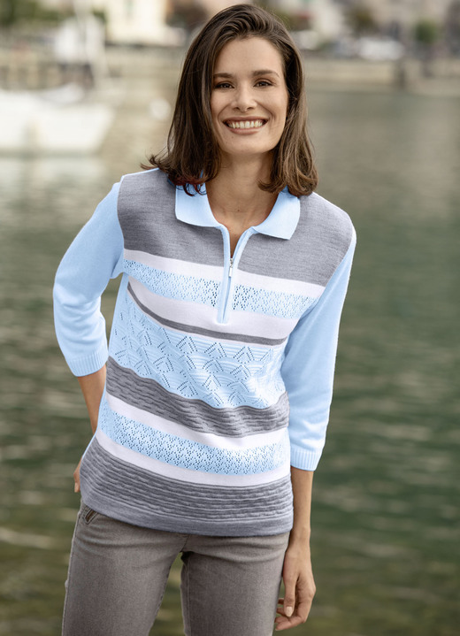 Pullover - Pullover mit dezentem Glanz, in Größe 038 bis 054, in Farbe BLEU-GRAU-WEISS Ansicht 1