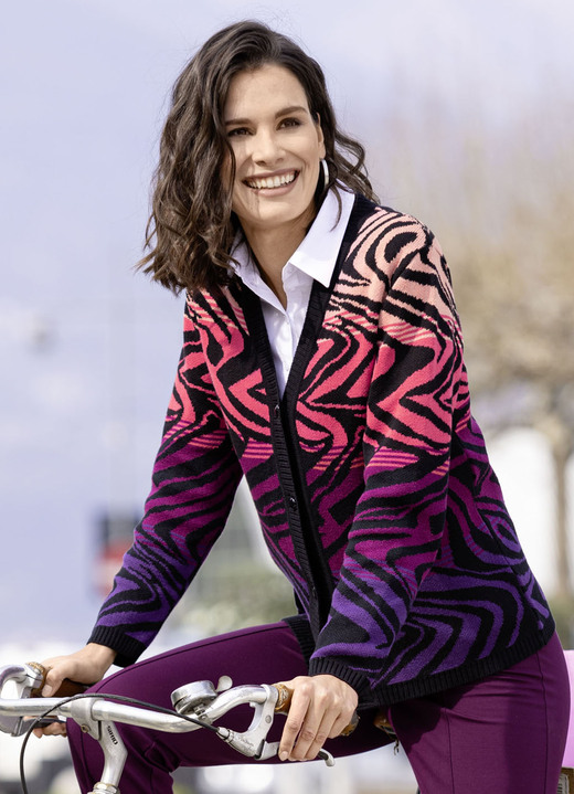 Strickjacken - Strickjacke in Jacquard-Dessin, in Größe 038 bis 054, in Farbe SCHWARZ-LILA-MULTICOLOR Ansicht 1